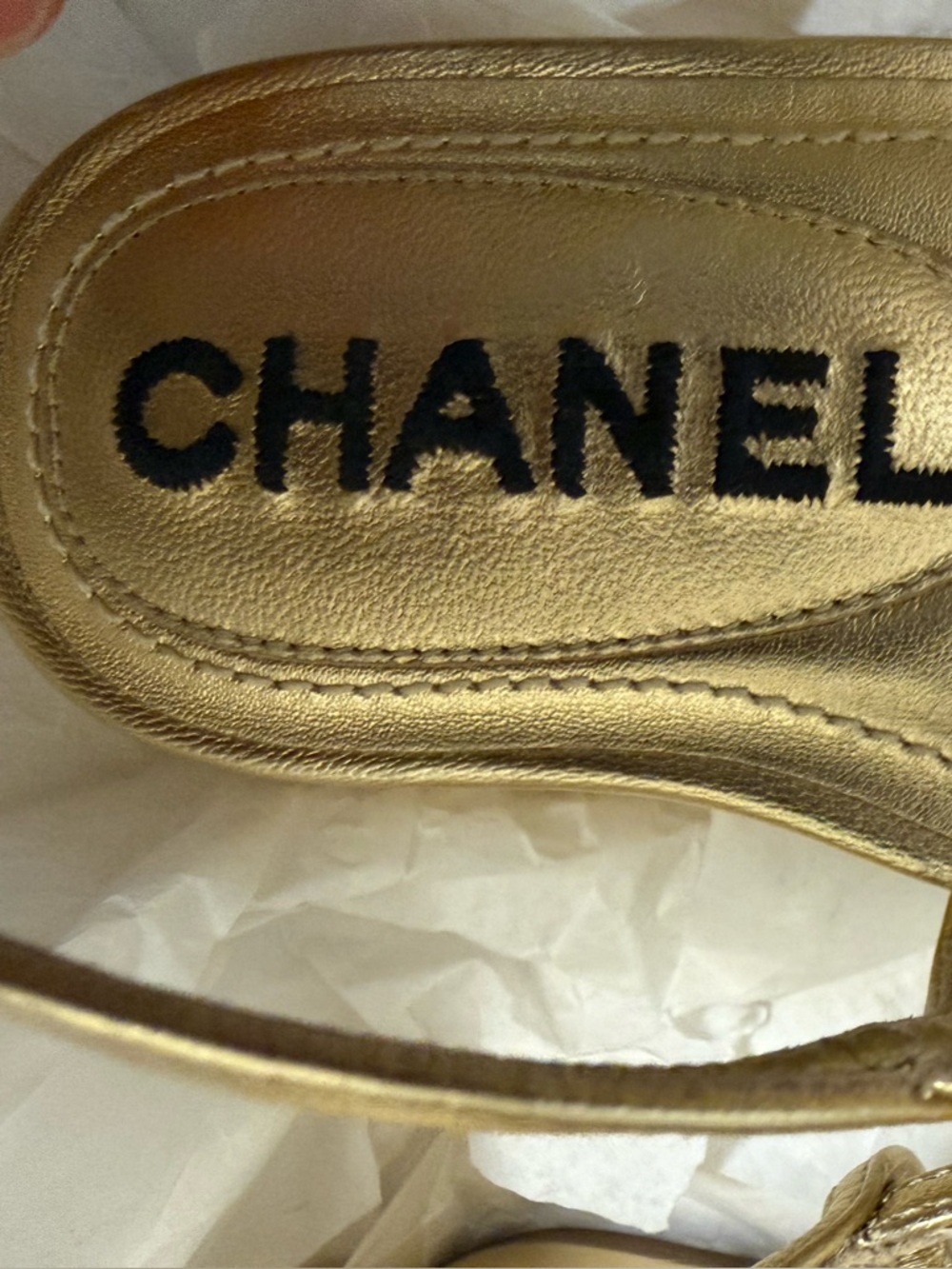 CHANEL gold sandals - Picture 4 of 9